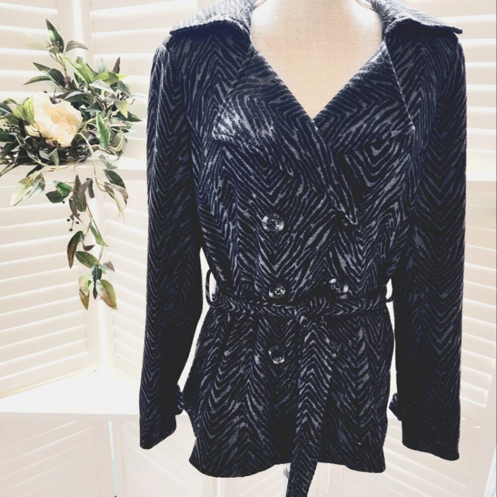 SANDRO SPORTSWEAR ANIMAL PRINT COAT SIZE MED